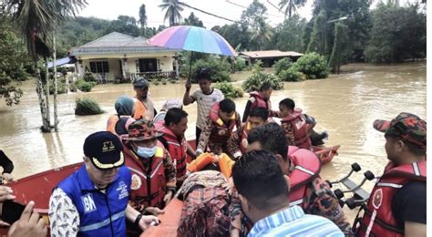 water  selangor rivers surging  dangerous levels prompting