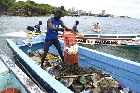 Divers Fight Senegal S Plastic Tide Inquirer Technology