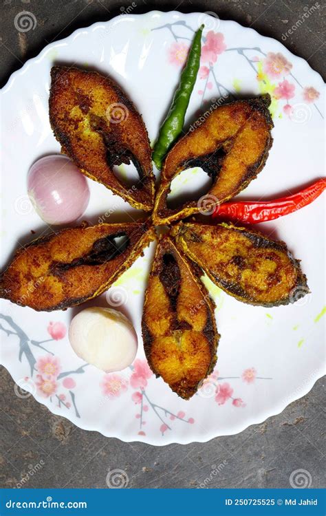 Fried Hilsa Fish on Kitchen Stock Image - Image of fried, oily: 250725525