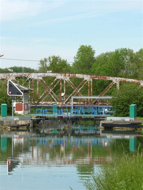 Ecluses Du Canal De Saint Quentin Les Rues Des Vignes 59 Bailleul