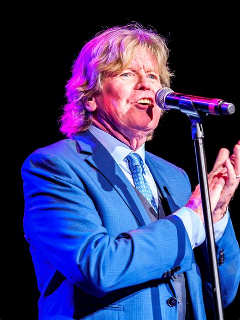 Hermans Hermits Starring Peter Noone Brought The 60s Groove To Talking