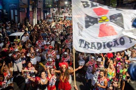 Bloco Tradição Do Morro Do Cruzeiro Agita O Primeiro Dia De Carnaval