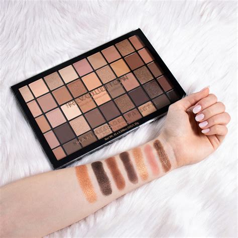 Revolution Maxi Reloaded Eyeshadow Palette Ultimate Nudes Prodotti