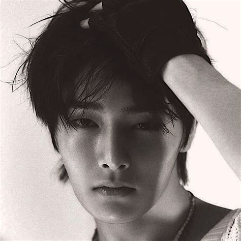 Yang Jeongin Tan Skin Blonde Hair Face Acne Tan Skin Summer