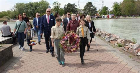 Szezonnyitó megkoszorúzták a Balatont Keszthelyen LikeBalaton