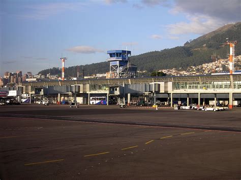 Ecuador Quito 01-04 Quito Airport