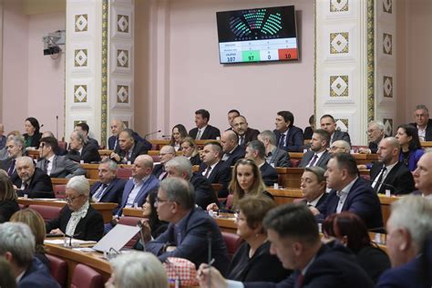 DRAMA U SABORU GOTOVO GLASOVANJE Totalni potop Plenkovića Ukrajinski