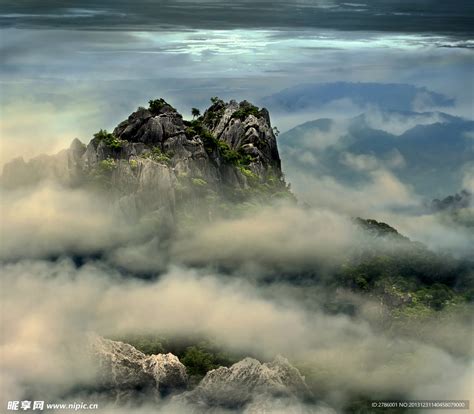 云雾中的高山摄影图 自然风景 自然景观 摄影图库 昵图网nipic