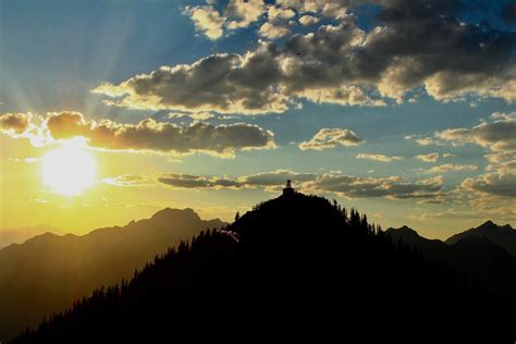 Sunset on Sulphur Mountain in Banff, Canada [OC] [3456x5184] : r/SkyPorn