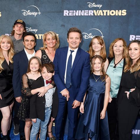 Jeremy Renner Siblings Ages