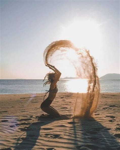 17 Poses Que Necesitas Intentar Para Tus Fotos De Playa Fotos Playa