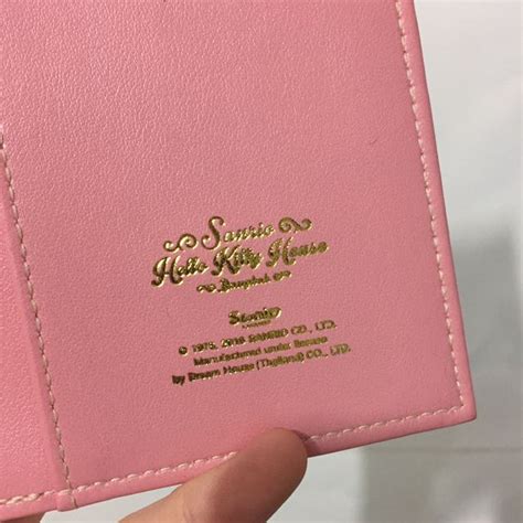 Hello Kitty Passport Cover, Fesyen Wanita, Aksesoris di Carousell