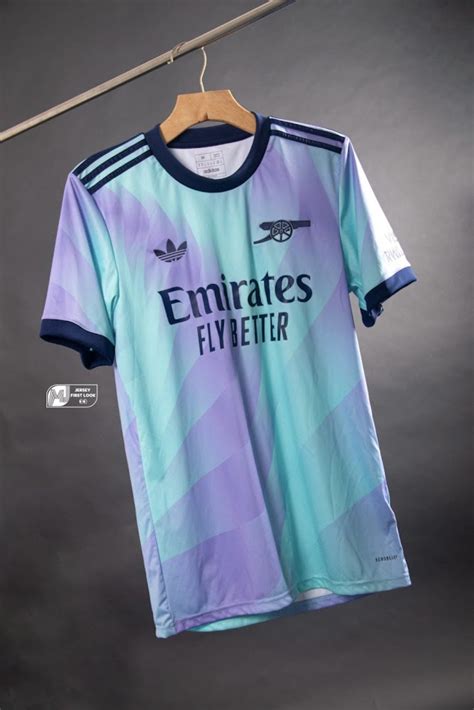 Nouveaux Maillots Arsenal Avec Adidas