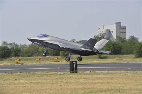 First Italian F-35A lands at Ghedi Air Base