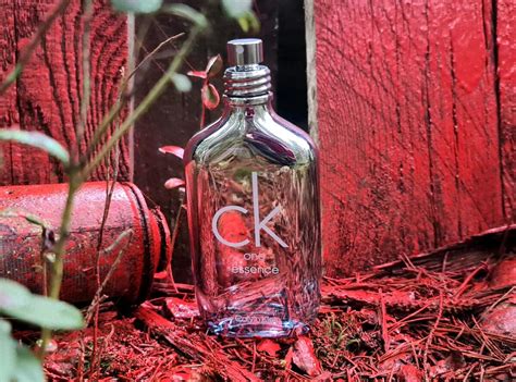 CK One Essence Calvin Klein una novità fragranza unisex 2024