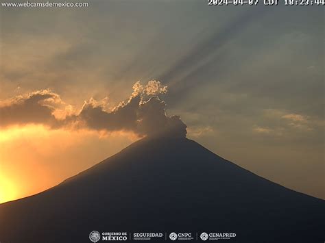 El volcán Popocatépetl emite 82 exhalaciones 10 minutos de tremor y un