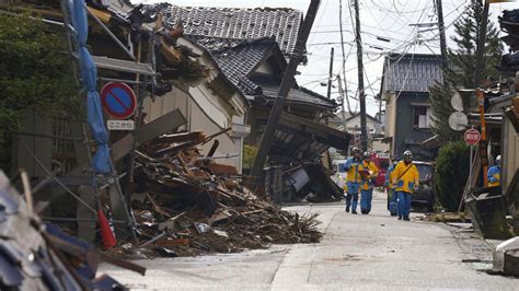 Death Toll From Japan Quake Rises Above 200 World News Hindustan Times