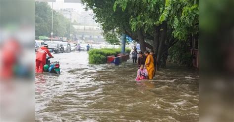 कई राज्यों में भारी बारिश से बिगड़े हालात दिल्ली में अधिकारियों की