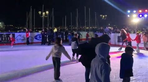 Pozzuoli La Pista Di Ghiaccio Di Piazza A Mare Resta Anche Per