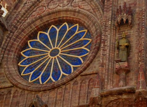 Jaime Ramos Méndez Rosetón frontal del Santuario Guadalupano en Zamora