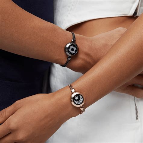 Bracelets Tactiles En Noir Et Dor Pour Couple Connect Couples Amoureux