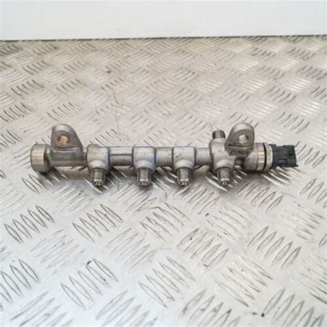 Opel Insignia Kraftstoffverteiler 55576177 0445214221 2013 2 0CDTI