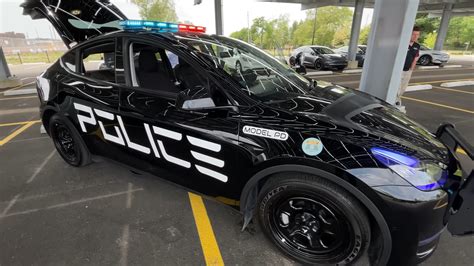 A Close Look At Tesla S Model Y As A Police Cruiser Video Trendradars