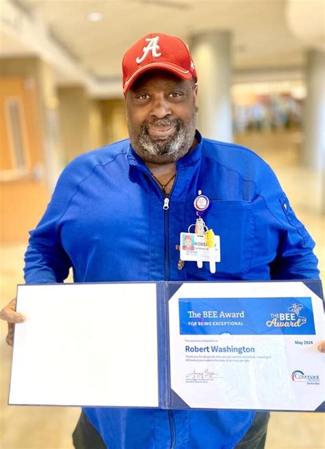 Robert Washington Honored with BEE Award - Methodist Medical Center