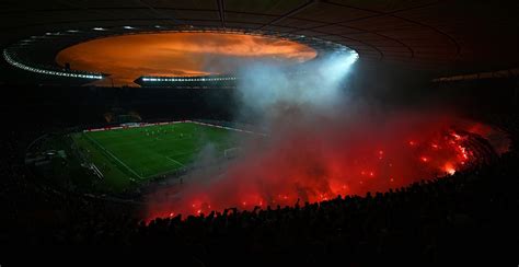 Dfb Pokal Finale Fck Rechnet Mit Saftiger Geldstrafe Nach Pyro Im Endspiel