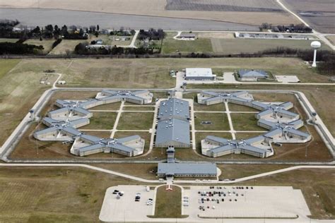 Inmate fatally beaten at Thomson federal prison in Illinois: sources ...