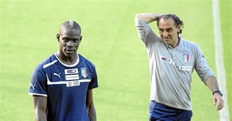 Insultos Racistas A Mario Balotelli