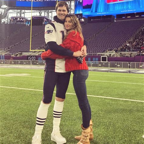 Gisele Bündchen And Tom Brady Kiss In Costa Rica After 2018 Super Bowl