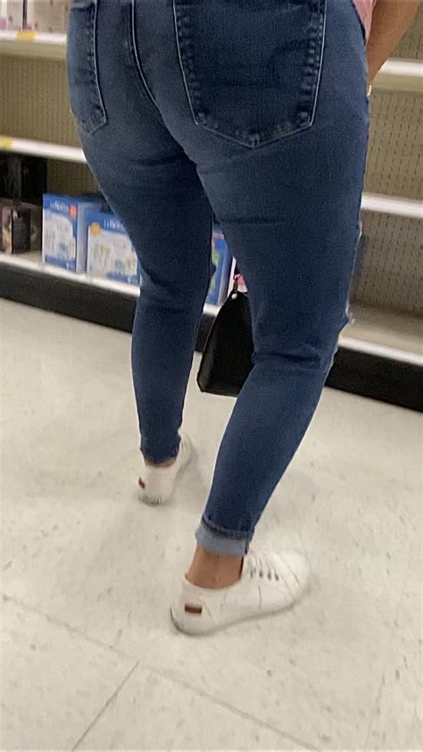 Petite Milf Brunette Filling Out Her Jeans Nicely Tight Jeans Forum