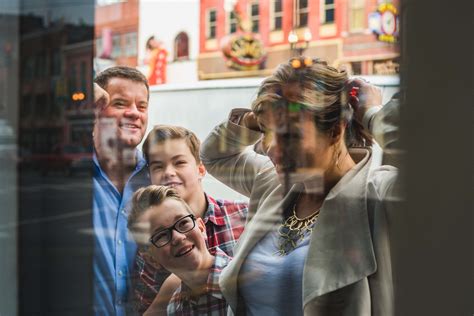 Top 3 Things to Do With Your Family in Nashville | Flytographer