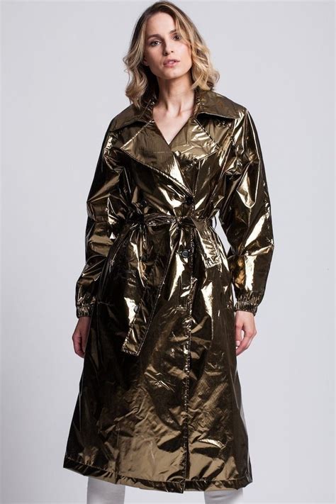 Pin By Arnulf H Gele On M Ntel In Vinyl Fashion Fashion Raincoat