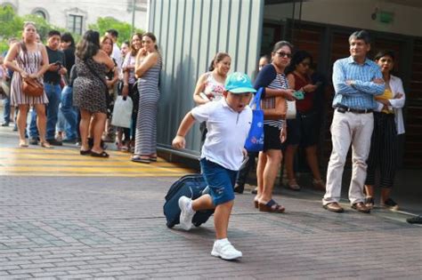 Colegios no tendrán formación escolar para evitar golpes de calor