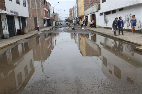 R O Surco Se Desborda E Inunda Varias Viviendas En Chorrillos Galer A