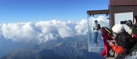 YOUTUBE Si Lancia Con Tuta Alare Dal Monte Bianco Tra I Turisti Per Un