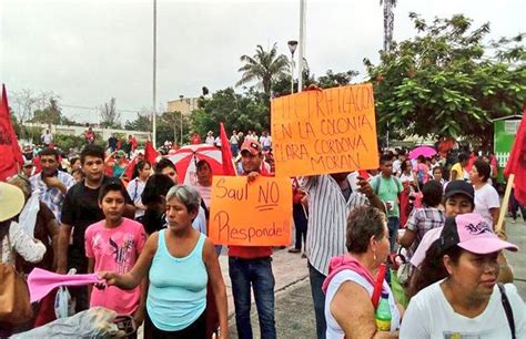 Marchan Antorchistas Ante O Dos Sordos Del Alcalde De Tierra Blanca