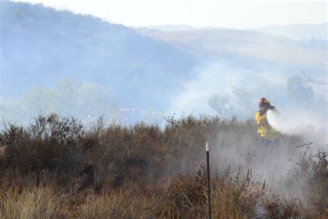 Crews Battle Brush Fire In Oceanside Cbs News 8 San Diego Ca News