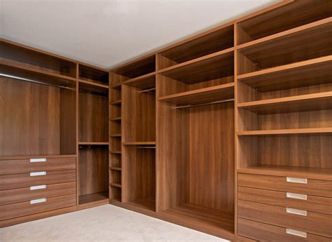 10 pasos para armar un closet de madera - VISO Bienes Raíces en Monterrey