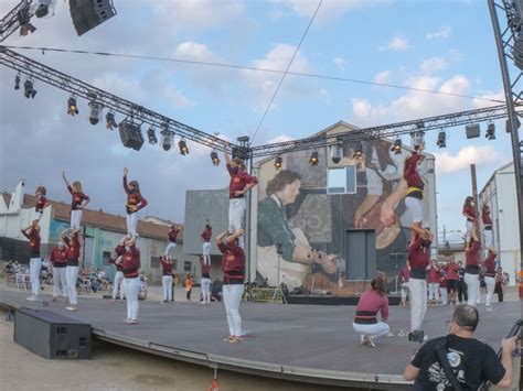 Els Xics De Granollers Actuen A La Festa Major De Blanc I Blaus