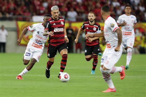 Paulo Sousa Se Rende Ao Futebol De Arrascaeta Muito Influente Em