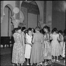 ImagesDéfense Alger Cocktail organisé pour des étudiantes d une