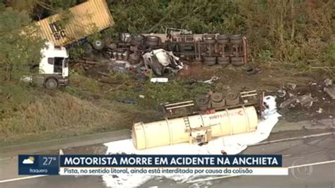 Vídeo Motorista morre em acidente entre duas carretas na Anchieta