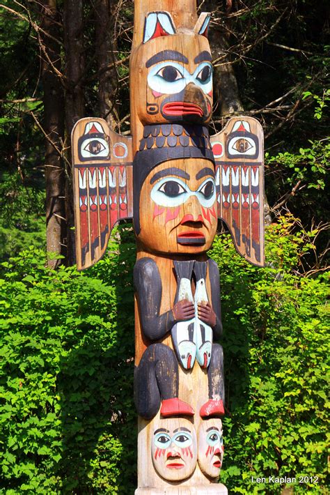 Filetotem Pole With Raven And His Wife