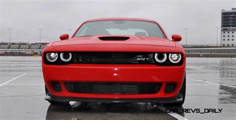 2015 Dodge Challenger SRT HELLCAT Photos