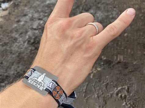 Beschweren Sinnvoll Sanft wacken armband 2022 Hat verloren Muster Fakultät