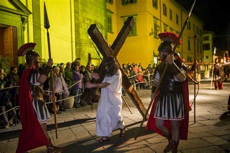 Bagnoregio Venerd Santo Sfilano Quattro Secoli Di Storia Della