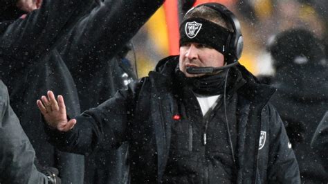 Raiders coach Josh McDaniels doesn't dismiss possibility of benching QB ...